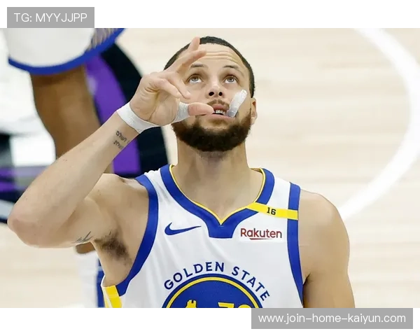 库里面对包夹突破抛投入网，勇士稳稳领先